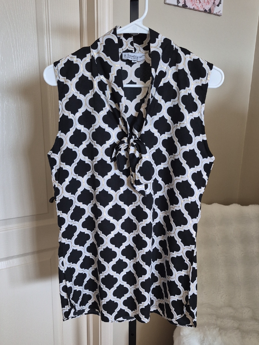 b. Boutique by evergreen Black & White Blouse with Gold Accents Size M